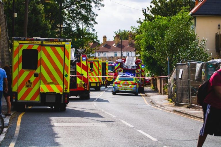 NHS Sussex urges people to use NHS 111 for non-emergency care over the bank holiday weekend – Sussex Health & Care