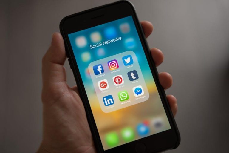 Social media impact on students’ decision-making regarding aesthetic dental treatments based on cross-sectional survey data | Scientific Reports – Nature